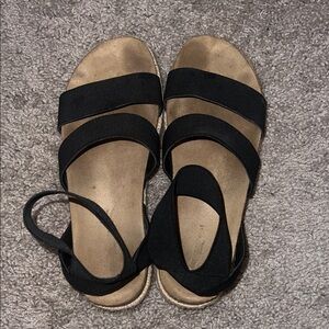 American Eagle Outfitters Black and Tan Platform Sandals